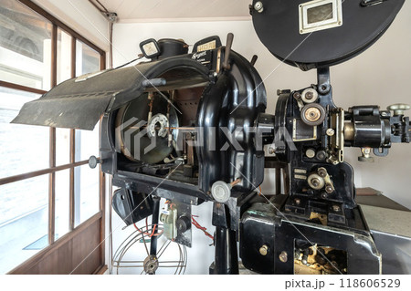 新潟県　上越市　高田世界館 118606529