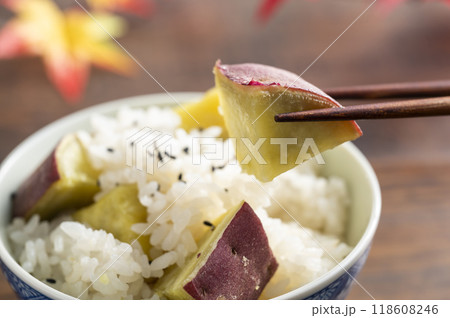 おいしいさつまいもご飯 118608246