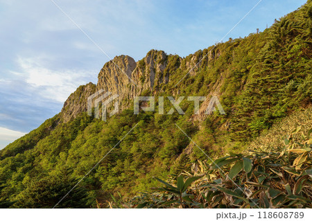 早朝の石鎚山頂上 早朝の石鎚山頂上 118608789