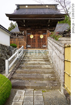 曹宗寶洞鏡山源真寺、国道19号線の山側に聳える大きなお寺です。静かな環境で、ここのお寺の彫り物は素晴 118610720