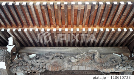曹宗寶洞鏡山源真寺、国道19号線の山側に聳える大きなお寺です。静かな環境で、ここのお寺の彫り物は素晴 118610728