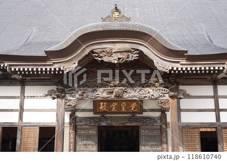 曹宗寶洞鏡山源真寺、国道19号線の山側に聳える大きなお寺です。静かな環境で、ここのお寺の彫り物は素晴 118610740