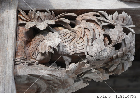 曹宗寶洞鏡山源真寺、国道19号線の山側に聳える大きなお寺です。静かな環境で、ここのお寺の彫り物は素晴 曹宗寶洞鏡山源真寺、国道19号線の山側に聳える大きなお寺です。静かな環境で、ここのお寺の彫り物は素晴 118610755