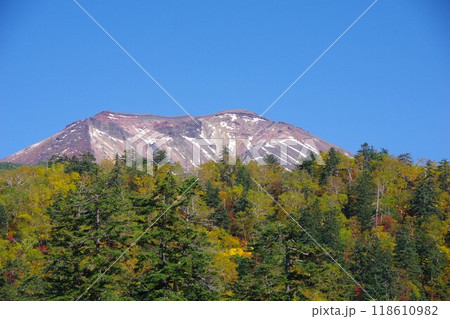北海道東川町 山麓駅から旭岳を望む 北海道東川町 山麓駅から旭岳を望む 118610982