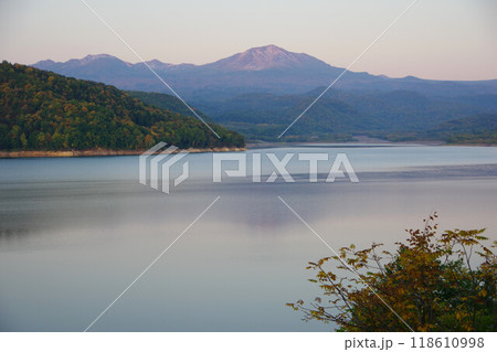 北海道東川町 忠別ダムから旭岳を望む 北海道東川町 忠別ダムから旭岳を望む 118610998