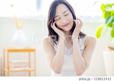美しい女性 118611412