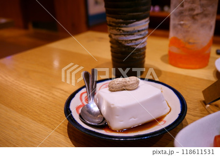 落花生の乗った豆腐　ジーマミ豆腐 118611531