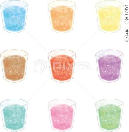 色々な種類のコールドドリンクのイラストセット（ストローなし） 118612454
