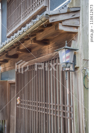 《旧東海道 関宿・理髪店の三色看板》三重県・古い町並み 118612673