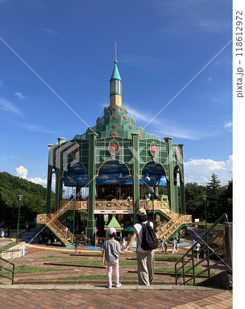 那須ハイランドパークのメリーゴーランドと親子 那須ハイランドパークのメリーゴーランドと親子 118612972