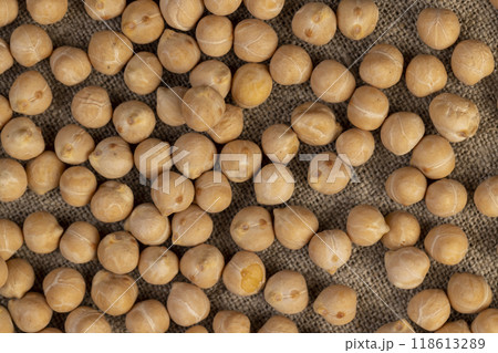 uncooked healthy grains of chickpeas porridge 118613289