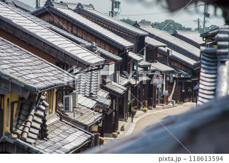 《関宿・中町の町並み》眺関亭展望台からの眺め(東方面) 《関宿・中町の町並み》眺関亭展望台からの眺め(東方面) 118613594