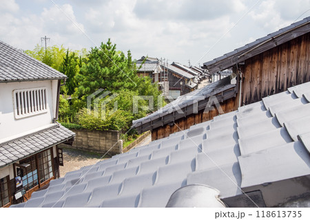《関宿・中町の町並み》眺関亭展望台からの眺め(東方面) 《関宿・中町の町並み》眺関亭展望台からの眺め(東方面) 118613735