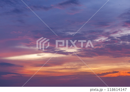 Sunset sky background 118614147