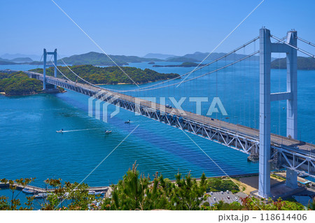 岡山県倉敷市と香川県坂出市に架かる下津井瀬戸大橋(しもついせとおおはし)を鷲羽山からの眺望 118614406