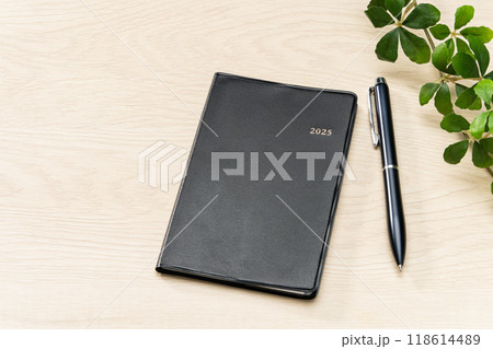 ペンと手帳2025 ペンと手帳2025 118614489