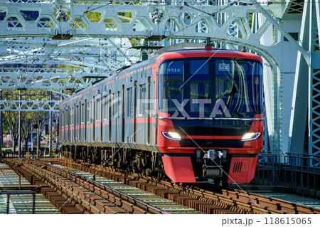 犬山橋を渡る名鉄9500系電車 犬山橋を渡る名鉄9500系電車 118615065
