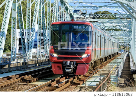 犬山橋を渡る名鉄9500系電車 犬山橋を渡る名鉄9500系電車 118615068