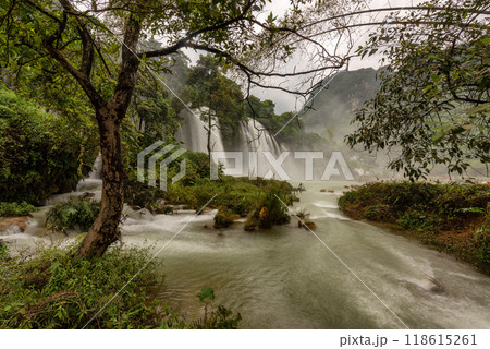 Ban Gioc waterfall in Cao Bang, Viet Nam Ban Gioc waterfall in Cao Bang, Viet Nam 118615261