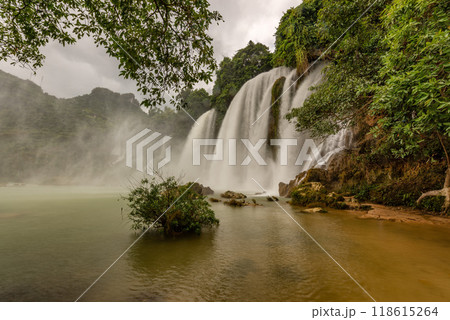 Ban Gioc waterfall in Cao Bang, Viet Nam 118615264