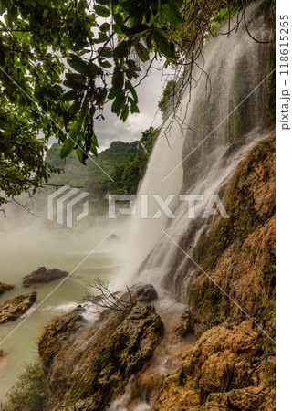 Ban Gioc waterfall in Cao Bang, Viet Nam 118615265