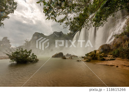 Ban Gioc waterfall in Cao Bang, Viet Nam 118615266