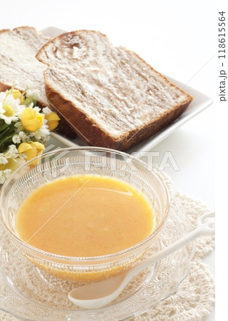 キャロットスープとマーブルブレッド 118615564