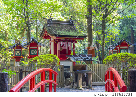 奈良県　狭井神社　市杵島姫神社(弁財天) 118615731