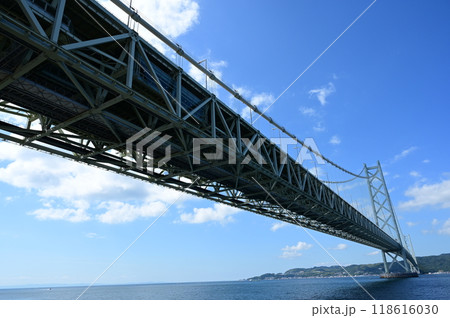 明石海峡大橋と見上げる空 明石海峡大橋と見上げる空 118616030