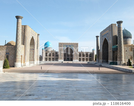 サマルカンド レギスタンス広場 118616400