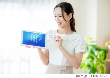 若い女性、カウンセリング、ヒアリング 118616876