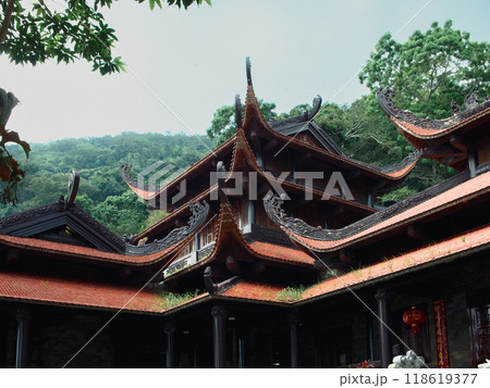 Vietnam roof on a temple 118619377