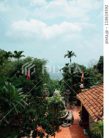 concrete pathway on the roof 118619392