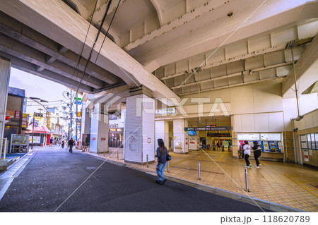 日本の川崎都市景観 9月。二子新地駅東口や商店街・駅前通り松栄会(画面奥)などを望む 日本の川崎都市景観 9月。二子新地駅東口や商店街・駅前通り松栄会(画面奥)などを望む 118620789