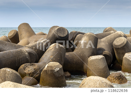 Breakwater made from concrete tetrapods, Oshima Bridge, Fukui, Japan. Breakwater made from concrete tetrapods, Oshima Bridge, Fukui, Japan. 118622636