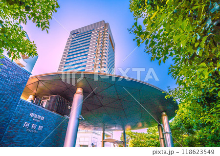 日本の東京都市景観 9月。東急電鉄　用賀駅(副駅名・GMOインターネットTOWER前)などを望む 118623549