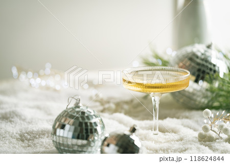 Festive New Year champagne Festive New Year champagne 118624844