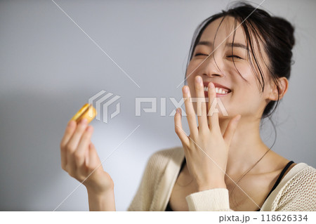 20代女性のビューティー 118626334