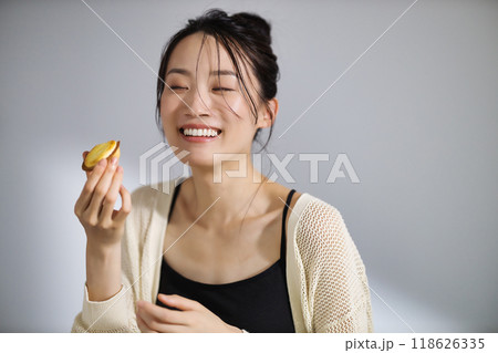 20代女性のビューティー 118626335