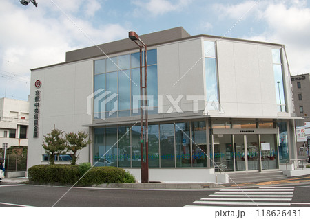 街角にある緊急帰還の風景 118626431