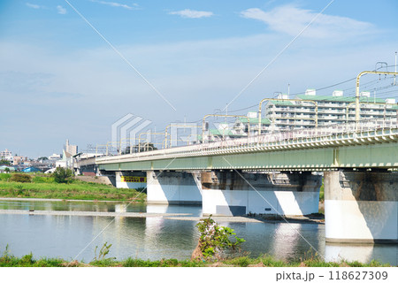登戸　多摩川土手から見た小田急線の風景 118627309