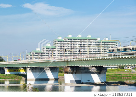 登戸 多摩川土手から見た小田急線の風景 登戸 多摩川土手から見た小田急線の風景 118627311