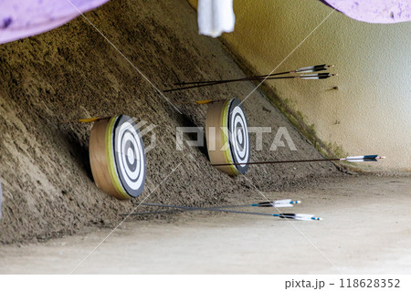 弓道｜的と外れた矢 118628352