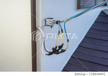 一戸建て住宅への電気の引き込み 118628841