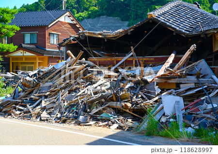 能登半島地震 倒壊した家屋 穴水町 能登半島地震 倒壊した家屋 穴水町 118628997