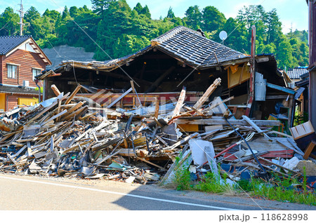 能登半島地震 倒壊した家屋 穴水町 能登半島地震 倒壊した家屋 穴水町 118628998