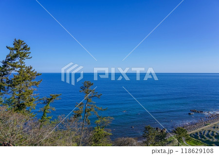 白米千枚田と日本海のコラボ情景 白米千枚田と日本海のコラボ情景 118629108
