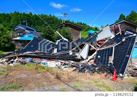 能登半島地震　震災後の被害家屋　穴水町 118629152