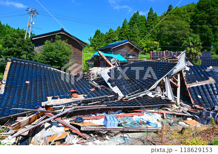 能登半島地震　震災後の被害家屋　穴水町 118629153
