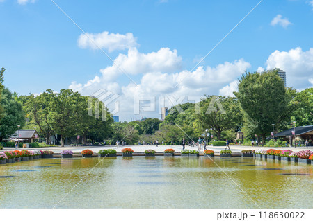 東京都　上野恩賜公園の噴水広場 118630022